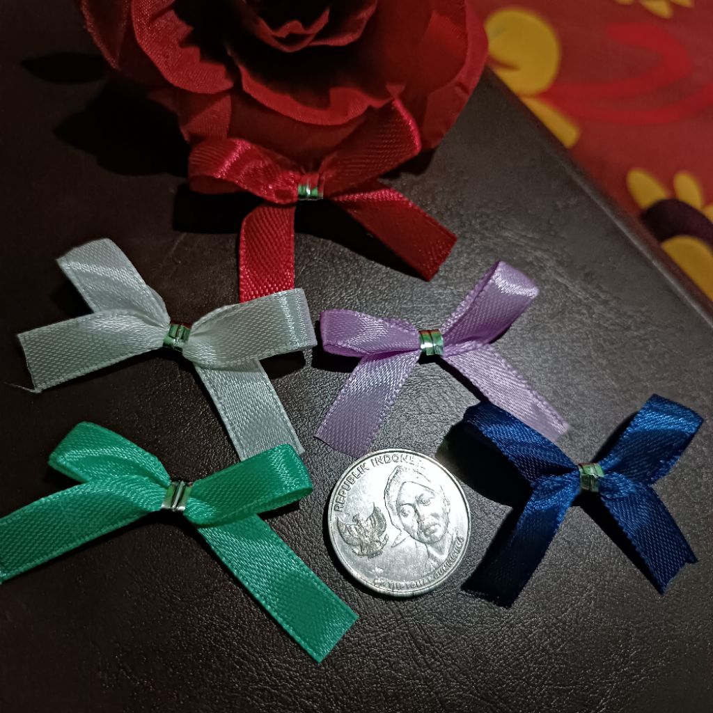 

pita jadi isi 100 pcs pita aksesoris bouquet pita souvenir pita satin jadi pita tempel pita jadi 1 cm pita kupu-kupu