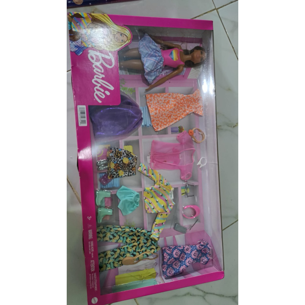 boneka Barbie set baju