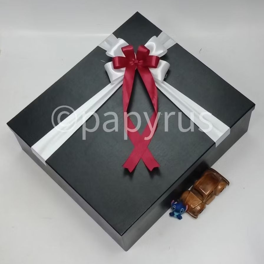 

PAPYRUS 40x45 Tinggi 15cm Kotak Kado Gift Box V1
