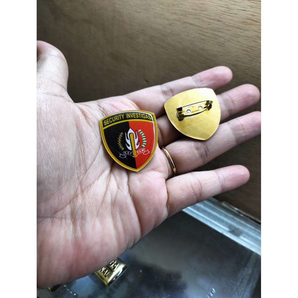 Pin Custom Logo Satpam Finishing Lapis Resin