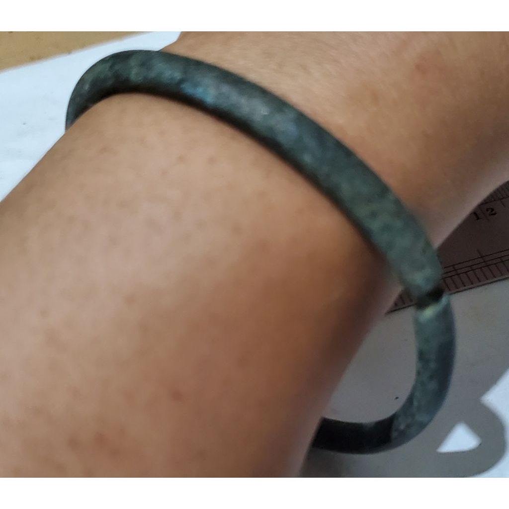 1 biji gelang perunggu kuno temuan sungai untuk koleksi/hiasan/pajangan/dll.