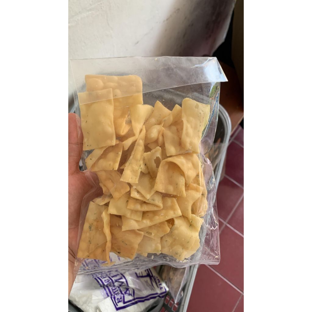 

Aneka keripik ubi dan pisang