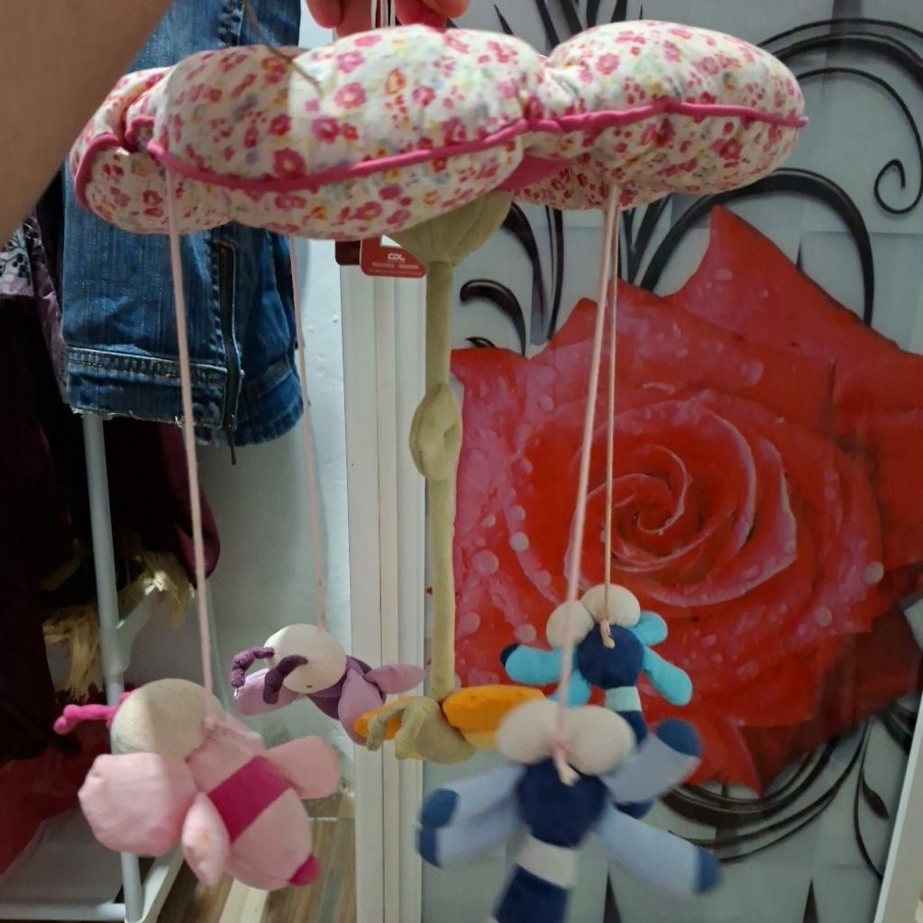 Mainan bayi gantung box kasur Preloved