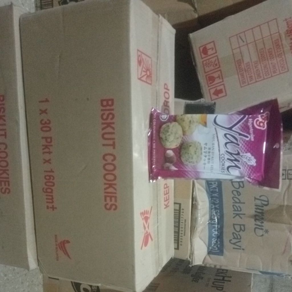 

Sg yam cookies ORI Malaysia / dus