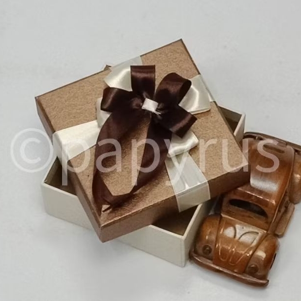 

PAPYRUS Kombinasi 12,5x12,5 Tinggi 5cm Kotak Kado Gift Box V1
