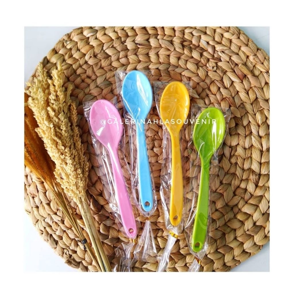 Souvenir Sendok Makan Plastik Warna Warni