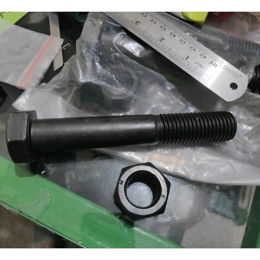 baut mur baja m22x150 kunci 32 drat pitch 3.0 / baut + mur baja m22 x 150 / baut mur baja 8.8 m22x15