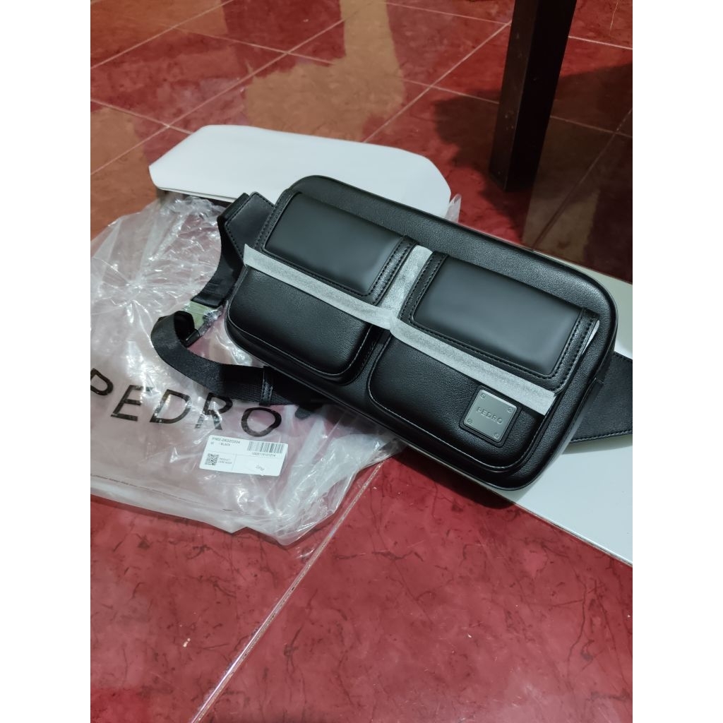 Tas Waistbag Pria Pedro Black Size Besar Kondisi New Original 100%