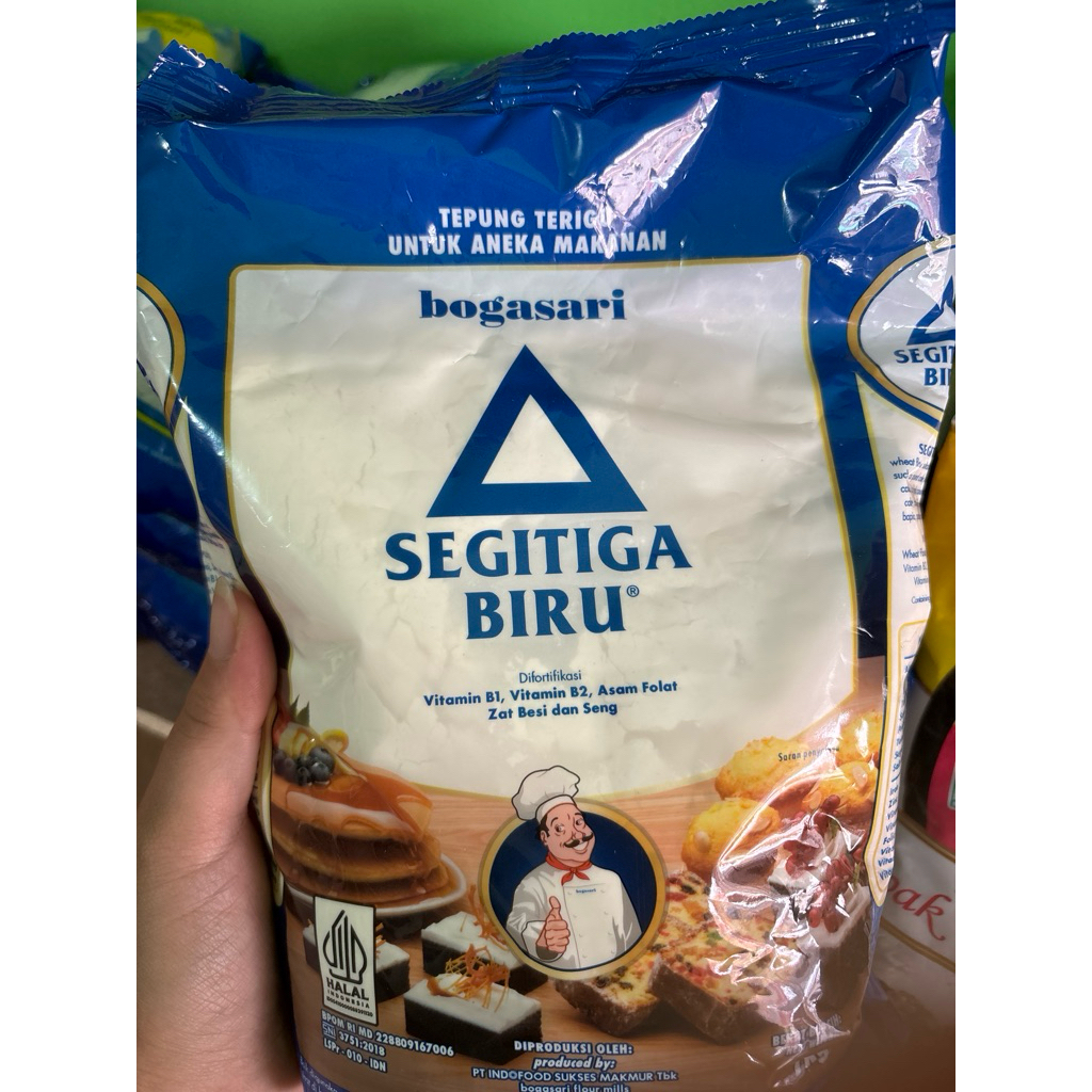 

terigu segitiga biru 1kg