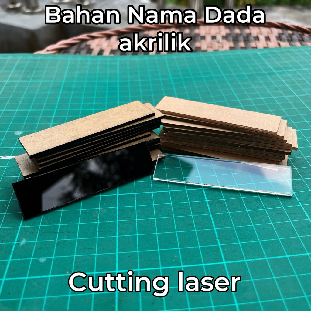 

Akrilik Nama Dada Bahan Name Tag Akrilik Tebal 2 mm Ukuran 2x8 cm
