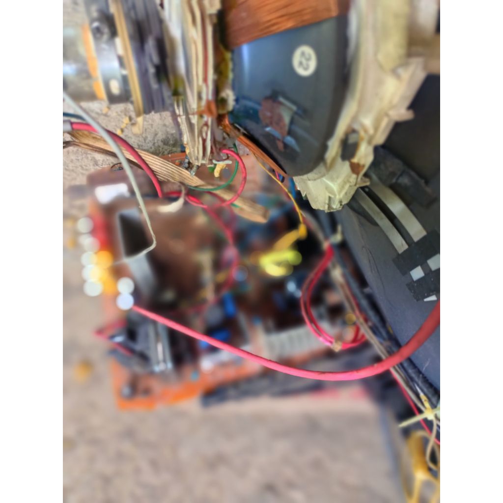 MESIN TV POLYTRON SLIM 21"