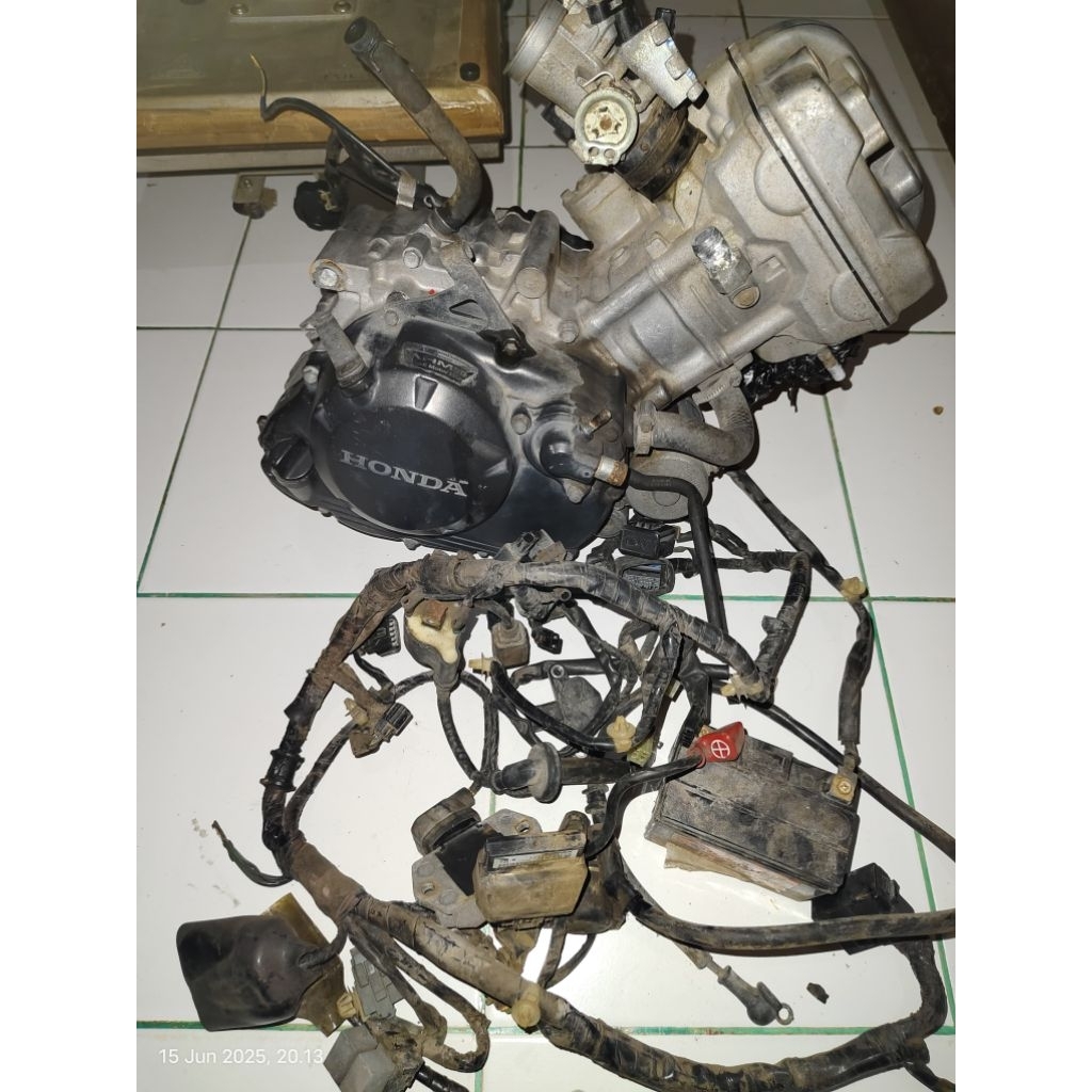 JUAL MESIN MOTOR HONDA CBR150R old lengkap pengapian original  K45a mesin cbr K45a engine k45a origi