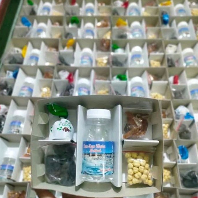 

Hampers oleh oleh haji dan umroh Paket 50 dus lengkap