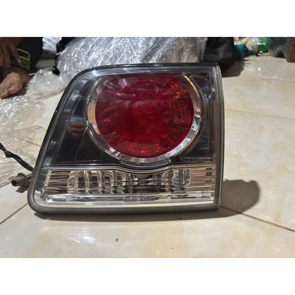 reflektor bagasi fortuner 2013