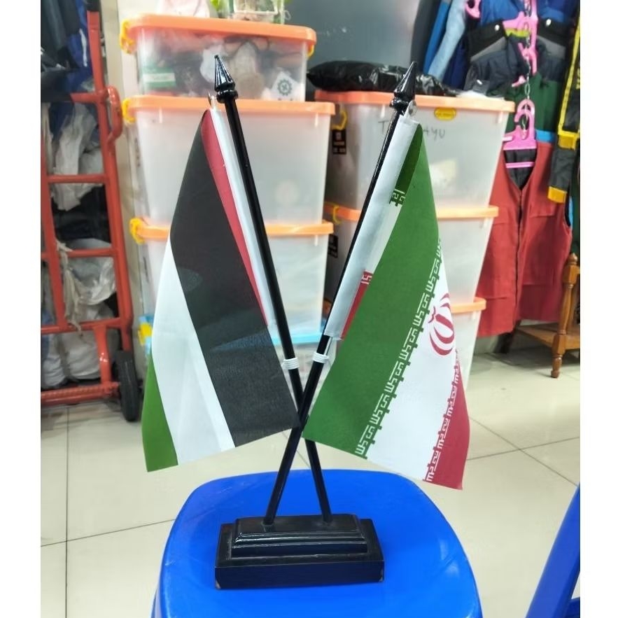 

bendera meja tiang kayu silang