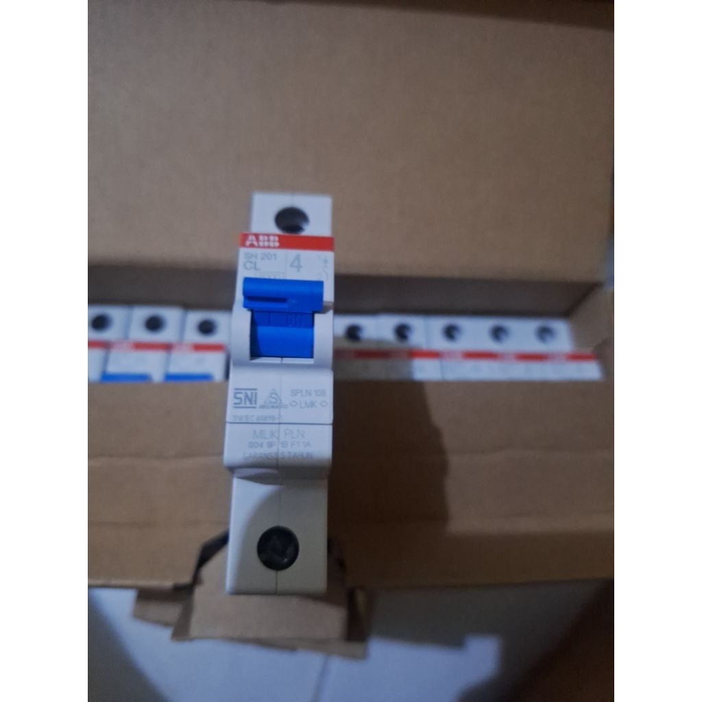 mcb abb 1phase 4a kepala biru sni original standar pln