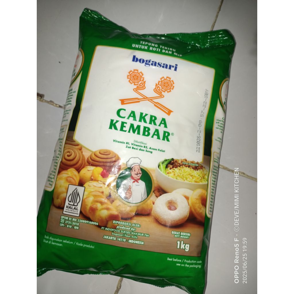

BOGASARI TEPUNG TERIGU CAKRA KEMBAR SEGITIGA BIRU PREMIUM 1KG