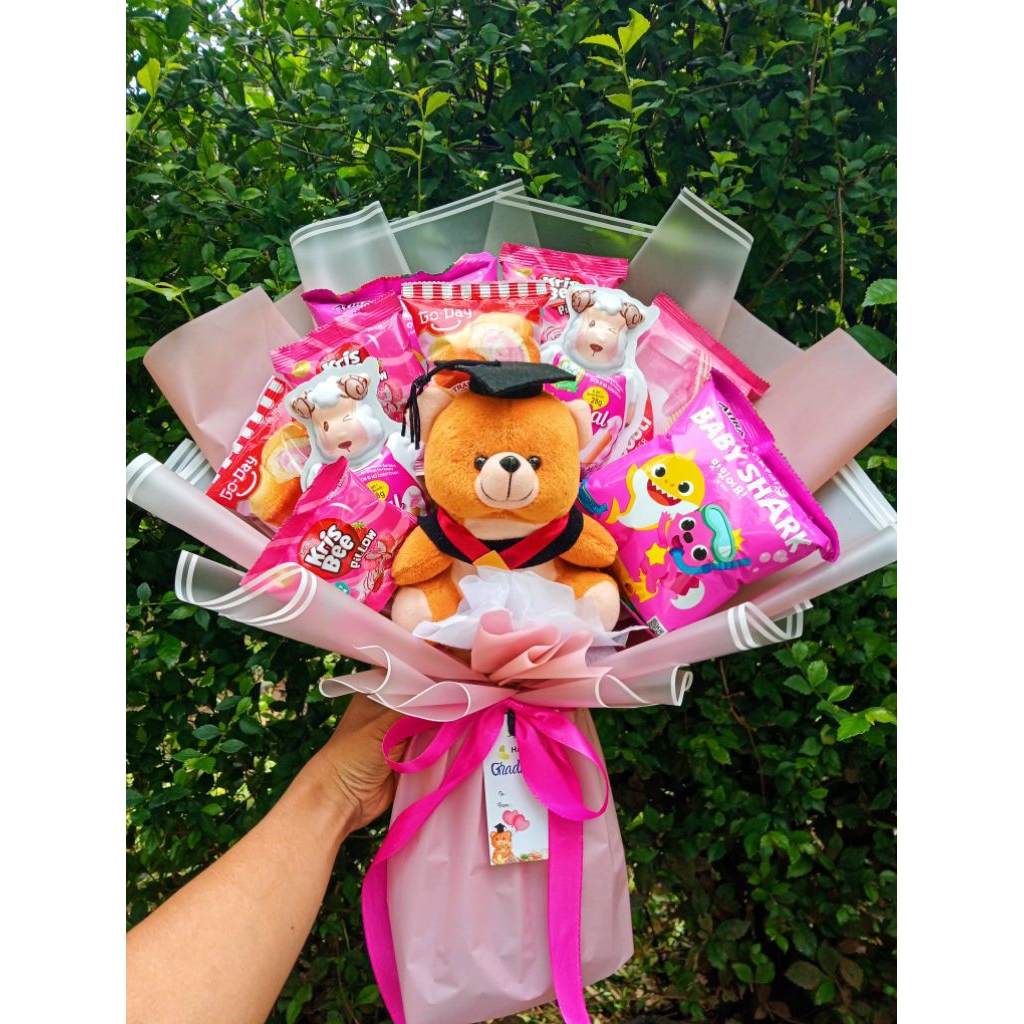 

BUKET BONEKA WISUDA MIX SNACK