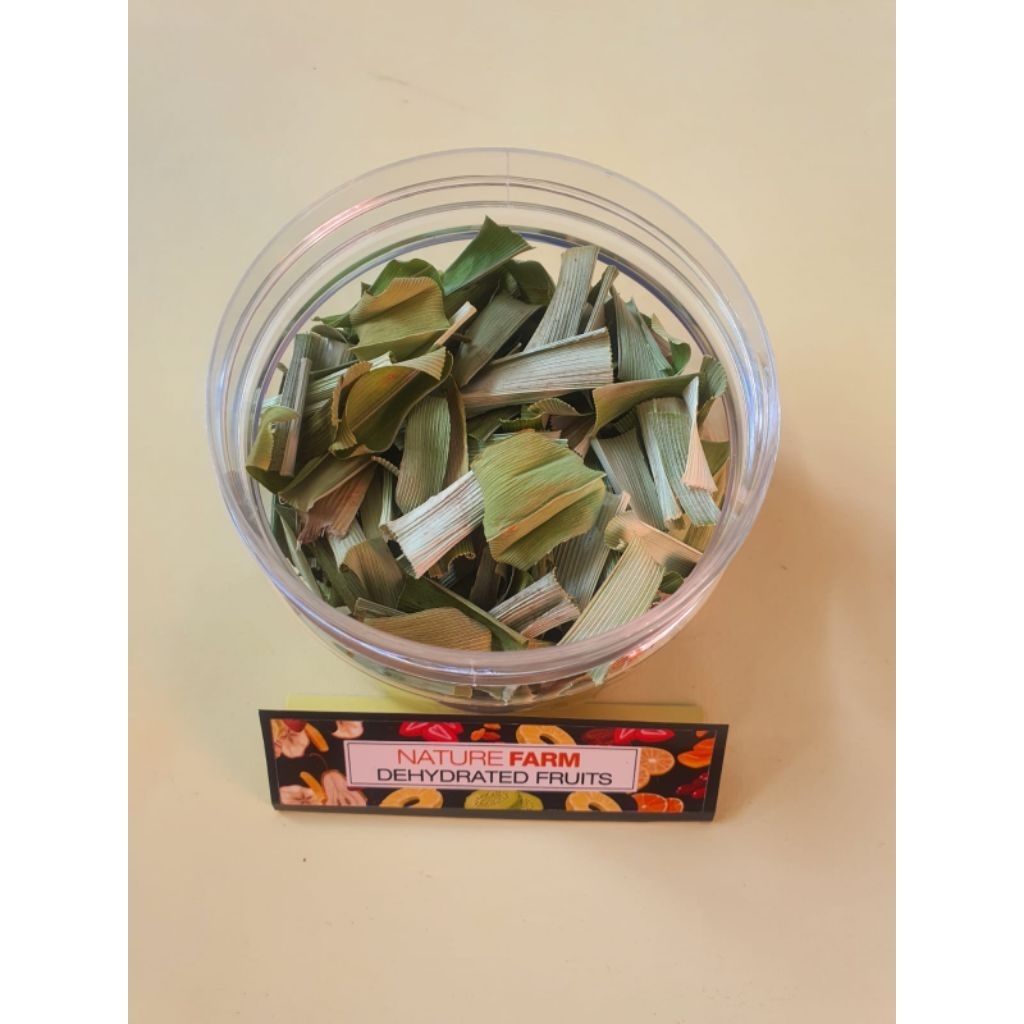 

Nature Farm Premium Daun Pandan iris kering 100 Gram - Teh Daun Pandan - tisane - wedang - infused water