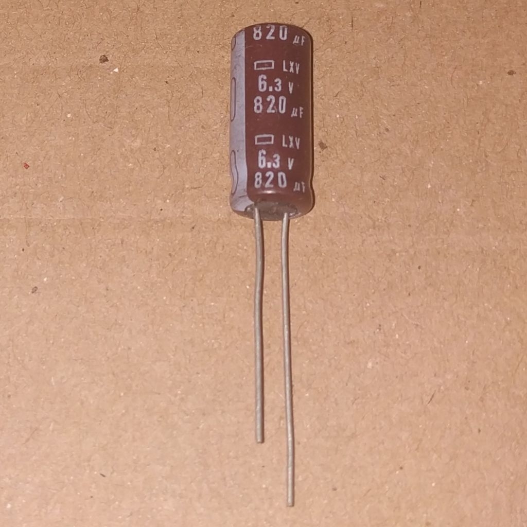 C Elko Elco 820uF 6.3V 820 uF 6.3 V
