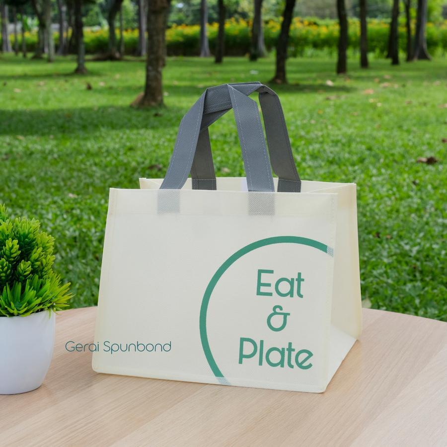 

Goodie Bag Spunbond Uk 25cm x 20,5cm x 18cm Box Plus Custom Sablon