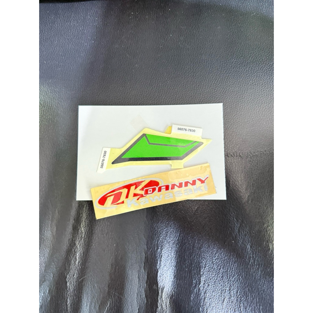 Stiker sayap shroud kiri z900 nik 2023-2024 original stiker kawasaki