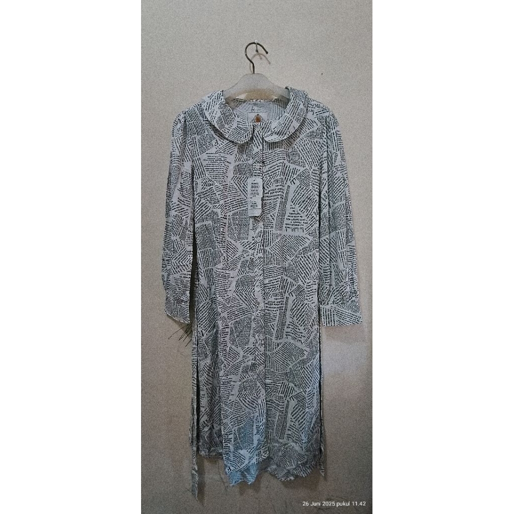 Gamis dress tunik rayon putih motif koran adem