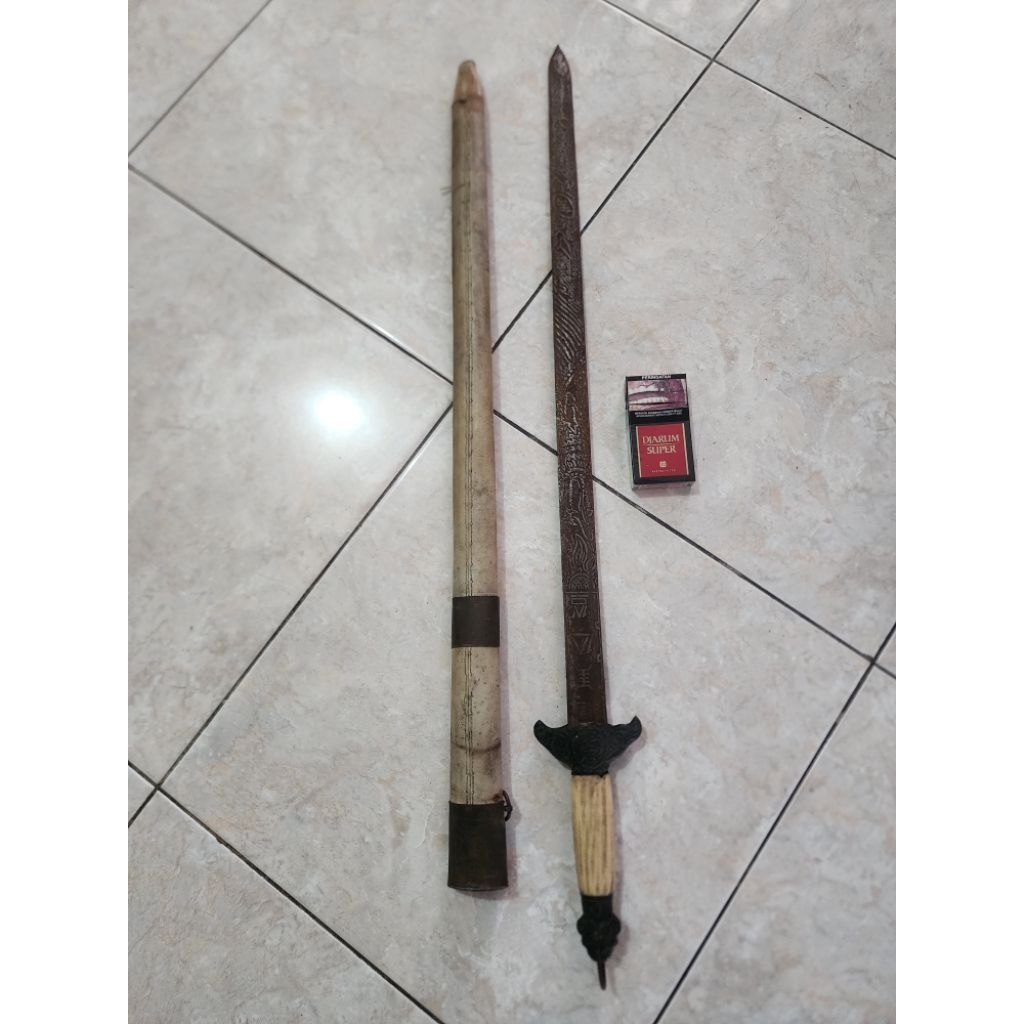 peninggalan mbah barang kuno pdngjadul koleksi pajangan antik unik