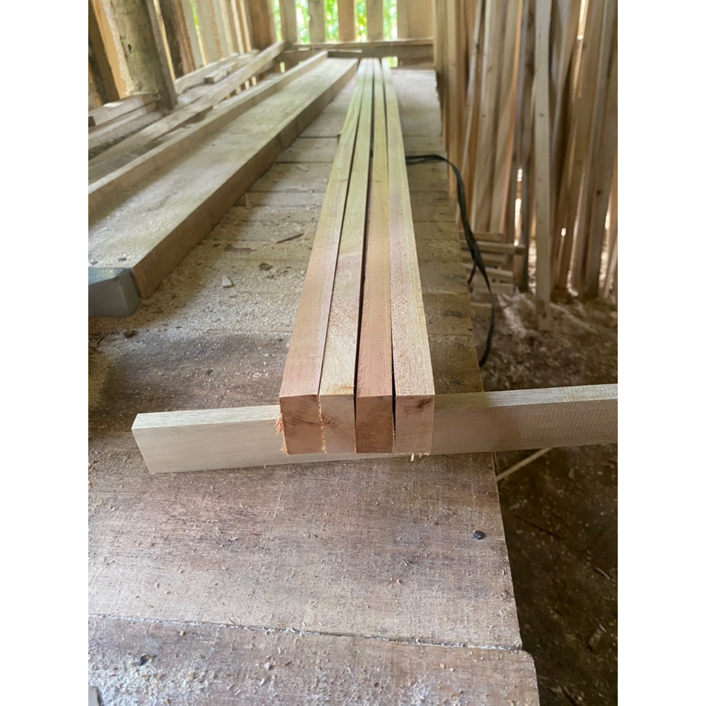 kayu reng 2x4 panjang 2meter sudah di serut halus