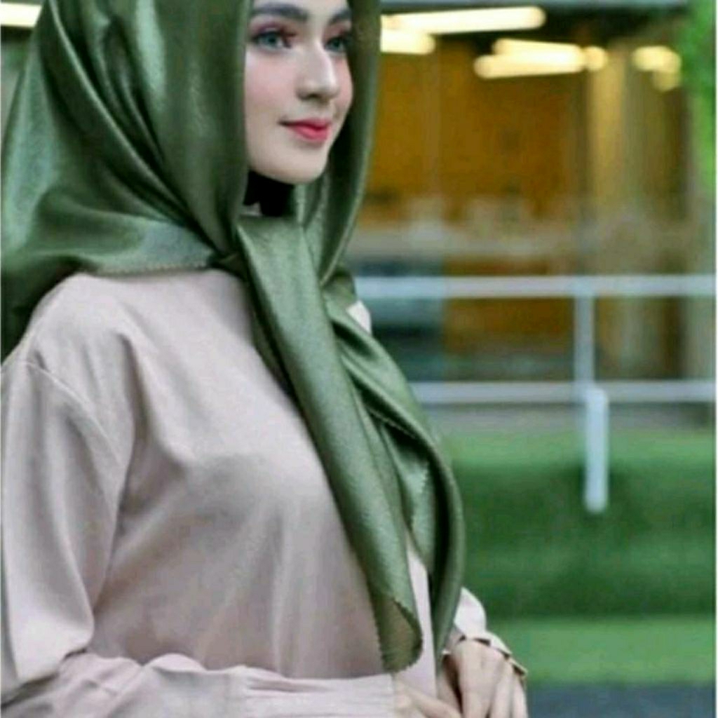 AHS - Hijab Segi Empat Sinar Glamour/ Hijab Sinar Glamour/Hijab Nyaman Lembut/Hijab Muslimah