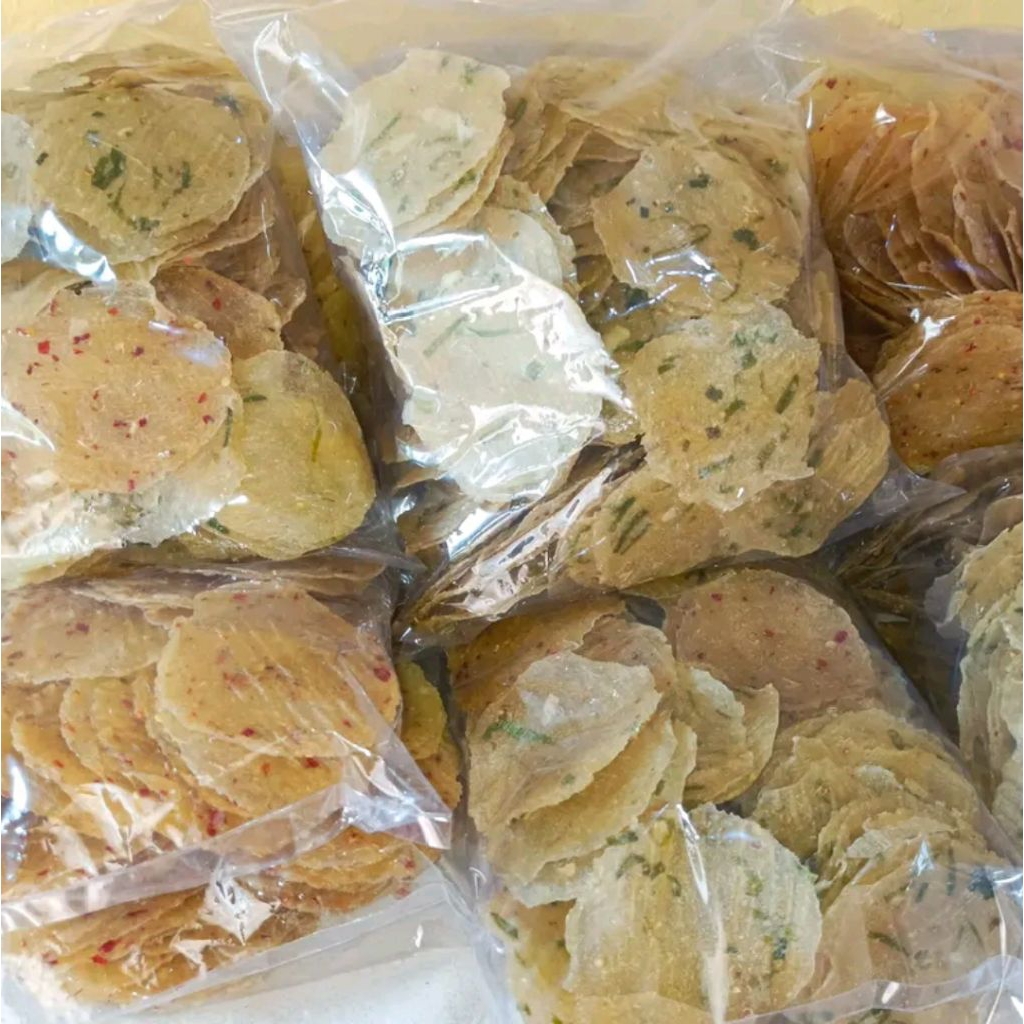 

KECIMPRING SINGKONG MENTAH KETUMBAR GURIH DAN RENYAH CEMILAN KERING CEMILAN KERUPUK MAKANAN KERIPIK OPAK SINGKONG ASIN ENAK