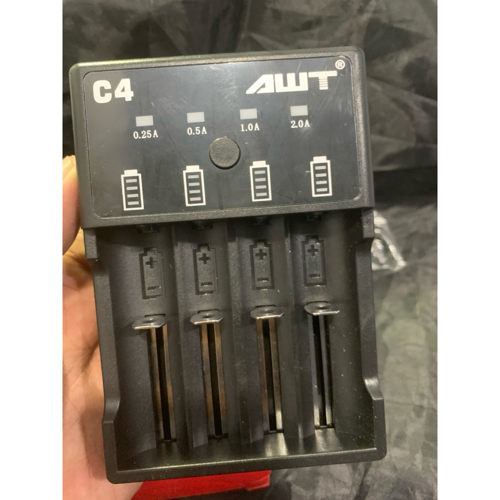 Charger Baterai AWT C4 4 Slot Multi Current 18650 26650 21700 0.25A 0.5A 1A 2A