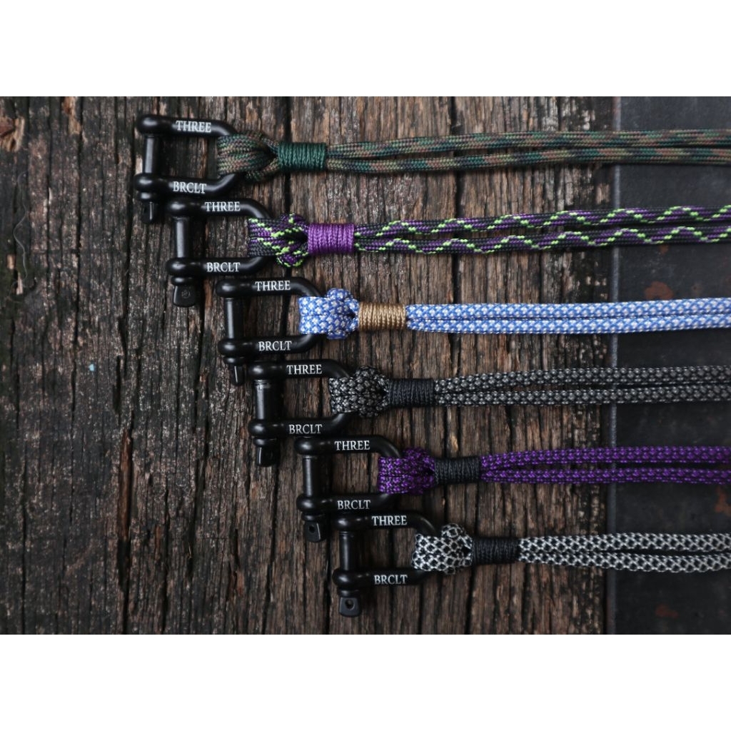 U SHACKLE PARACORD BRACELET BY THREEBRCLT