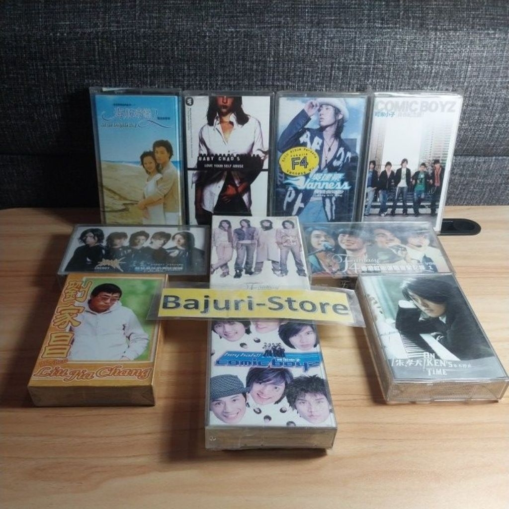 Kaset Pita Mandarin/Penyanyi "Comic Boyz"  "On Ken's"  "Fantasy 4 (F4)"  "Energy"  "Dolphin Bay"  "B