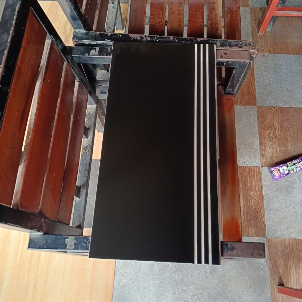 Granit tangga 30x60 Hitam pekat dop