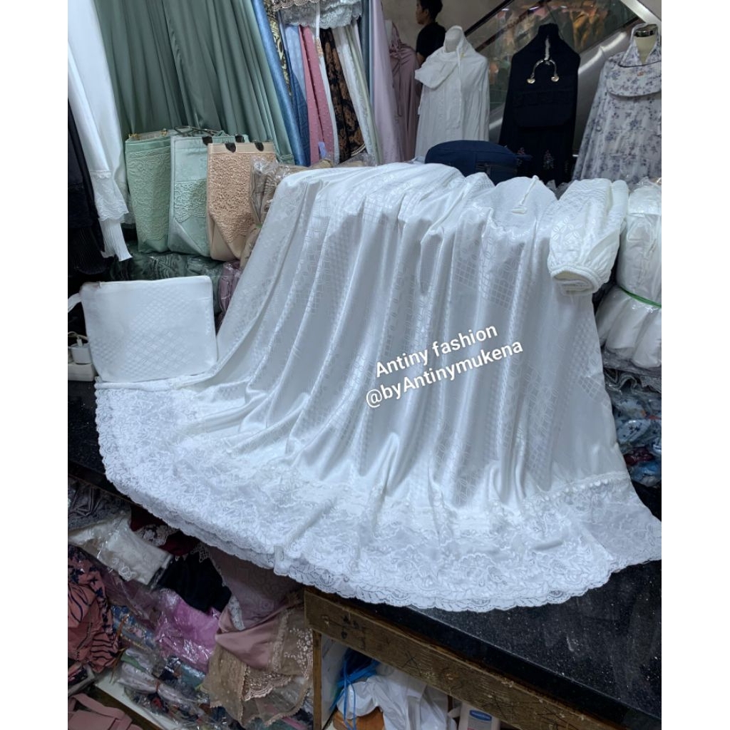 Mukena Safitri khusus mukena hitam dan putih/ mukena Safitri armany silk/ mukena hitam polos/ mukena