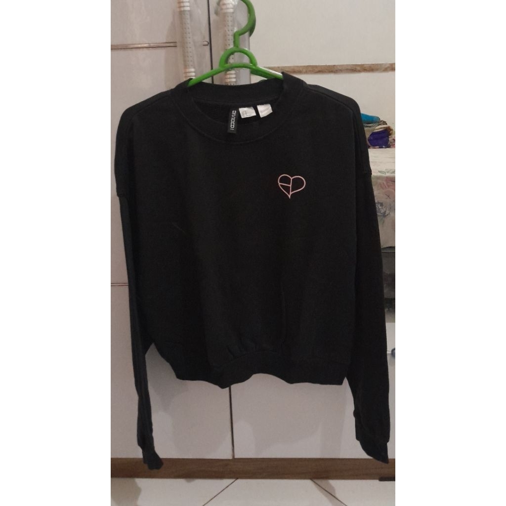 (Preloved) Sweater H&M x Blackpink Edition Semi Crop