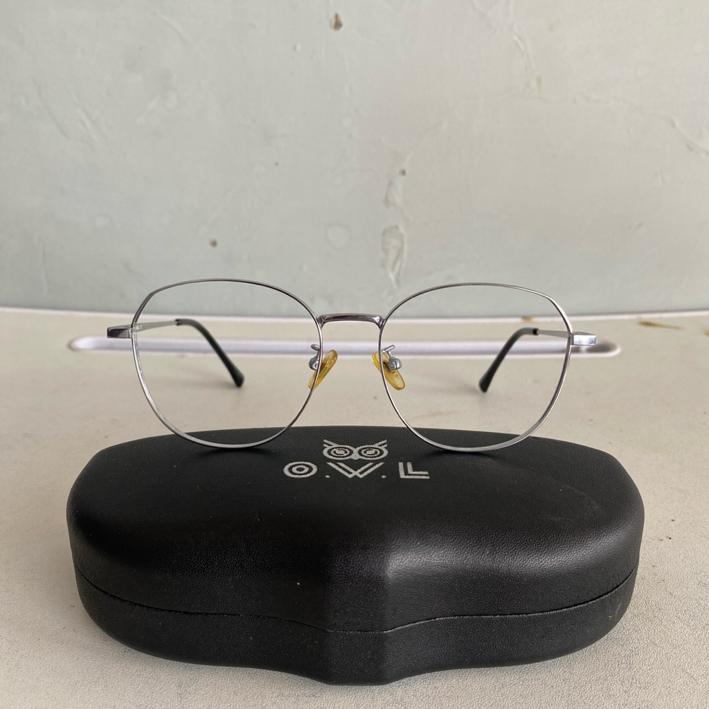 OWL Titanium Original – Frame Kacamata Branded Preloved Unisex – Ringan & Stylish