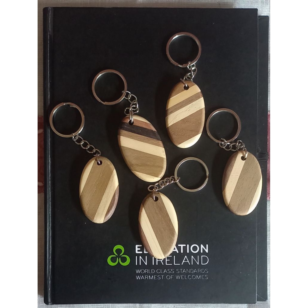 Gantungan kunci kayu unik/Gantungan tas