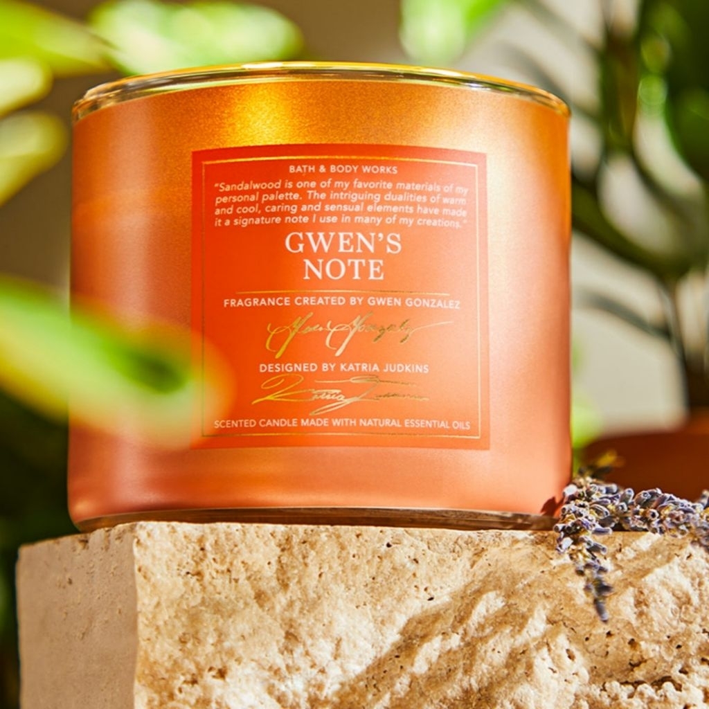 BBW GWEN'S NOTE 3 WICK SCENTED CANDLE MADE WITH NATURAL ESSENTIAL OILS 411 G CALM REFINED EVENING SE