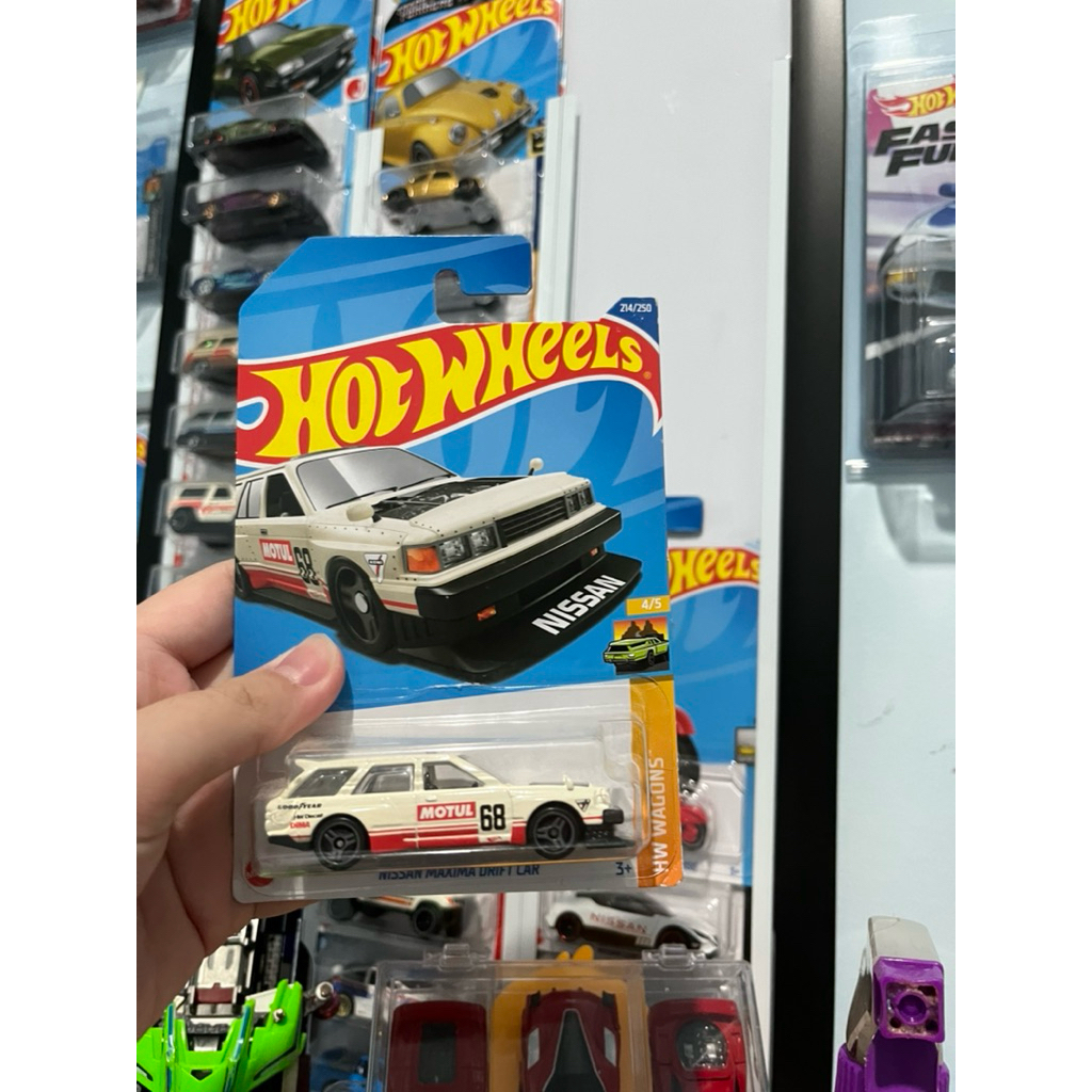 HOTWHEELS NISSAN MAXIMA PUTIH