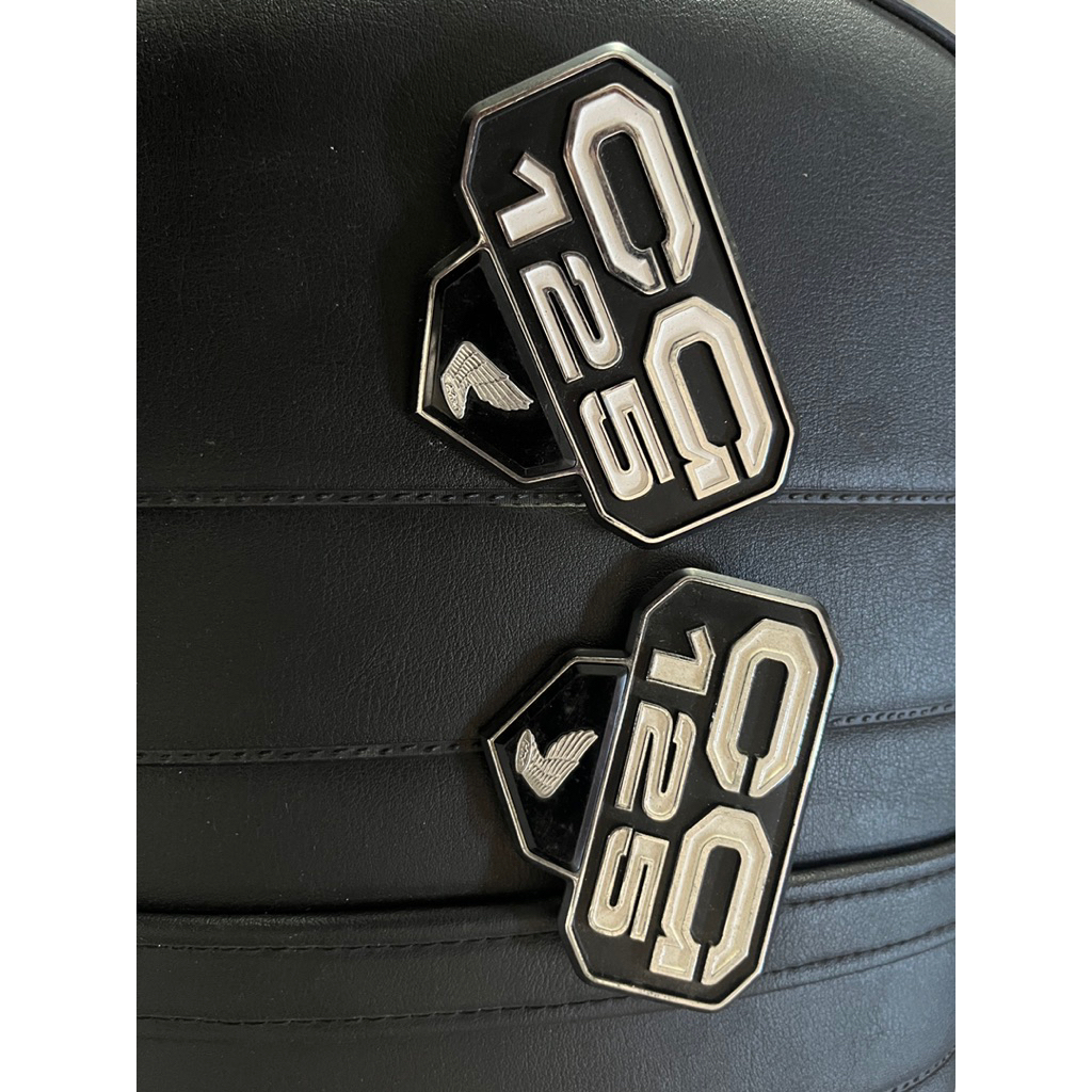 emblem box aki cover side honda cg125