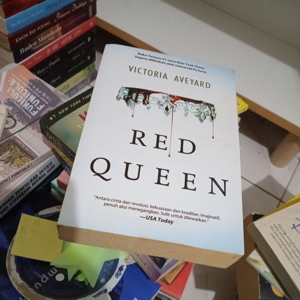 Buku Preloved Red Queen - Victoria Aveyard