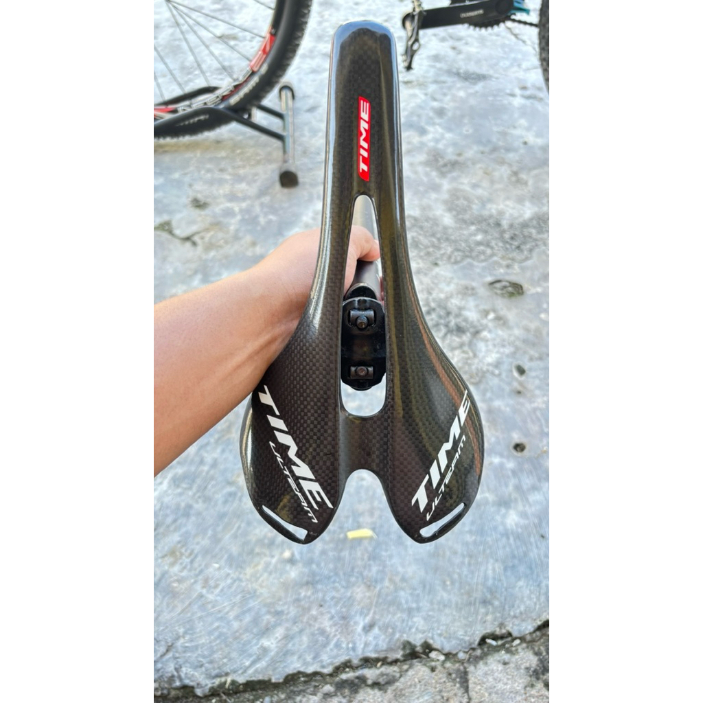 sadel sepeda carbon Mtb atau Rodback. merek TIME