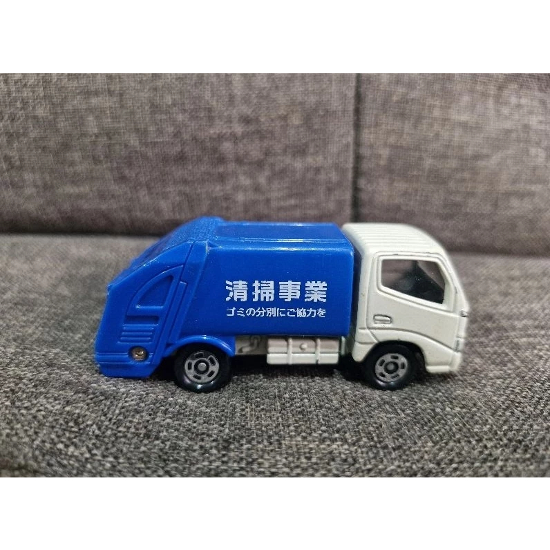Tomica Toyota Dyna Refuse Truck no.45 . second