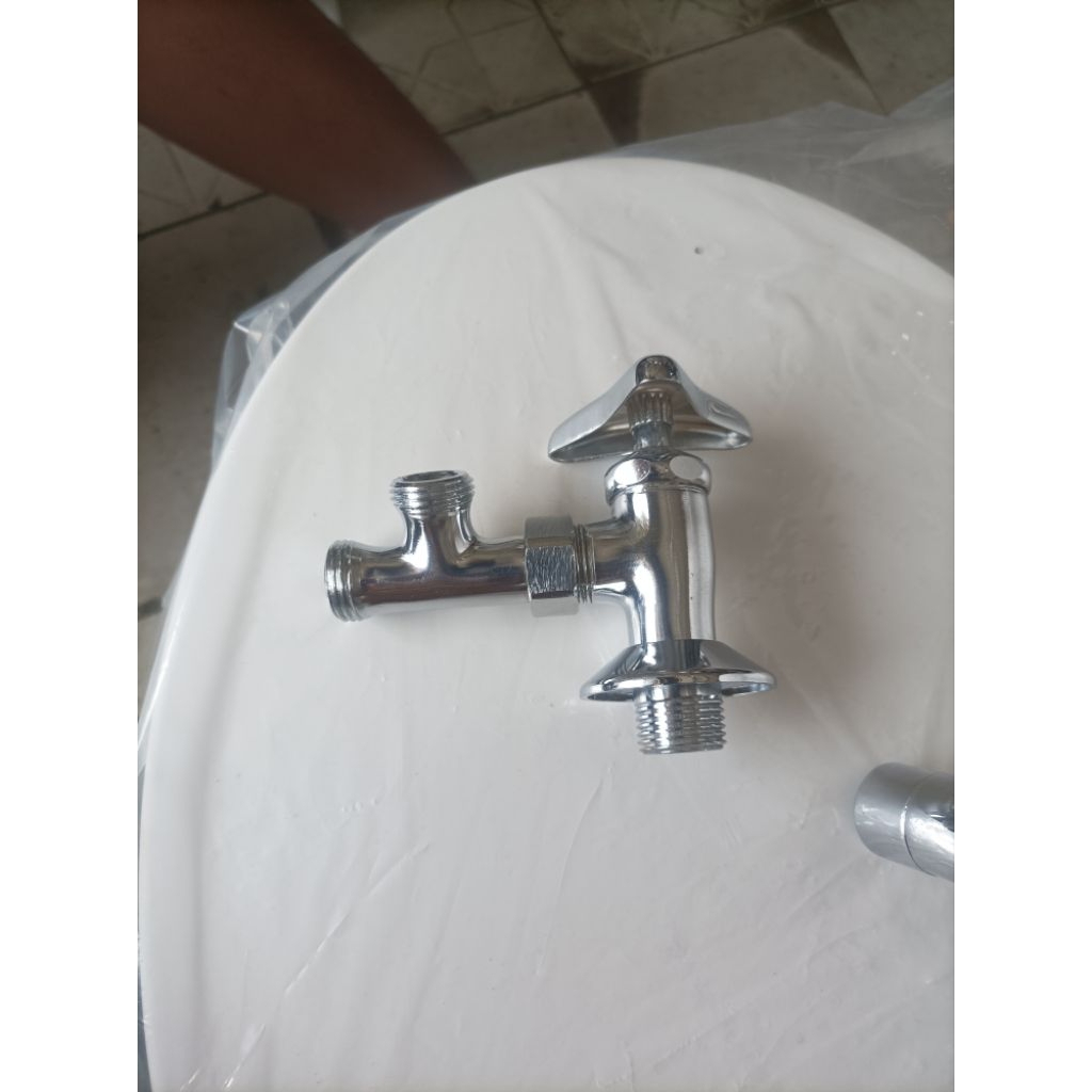 stop kran toto + leter T untuk kloset duduk / wc duduk / sambungan untuk closet sama ke jetshower