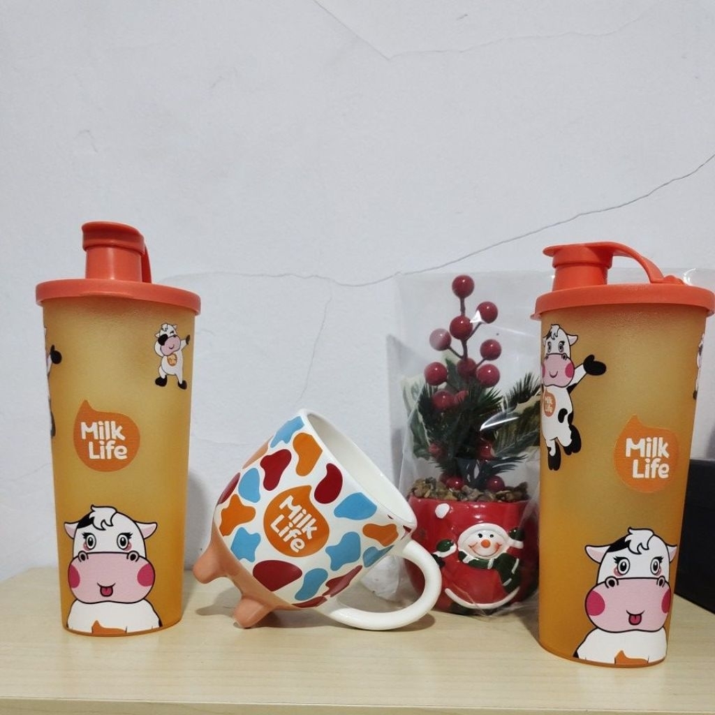 

Paket Milk Life atau Yakult merchandise+Susu 4 pc