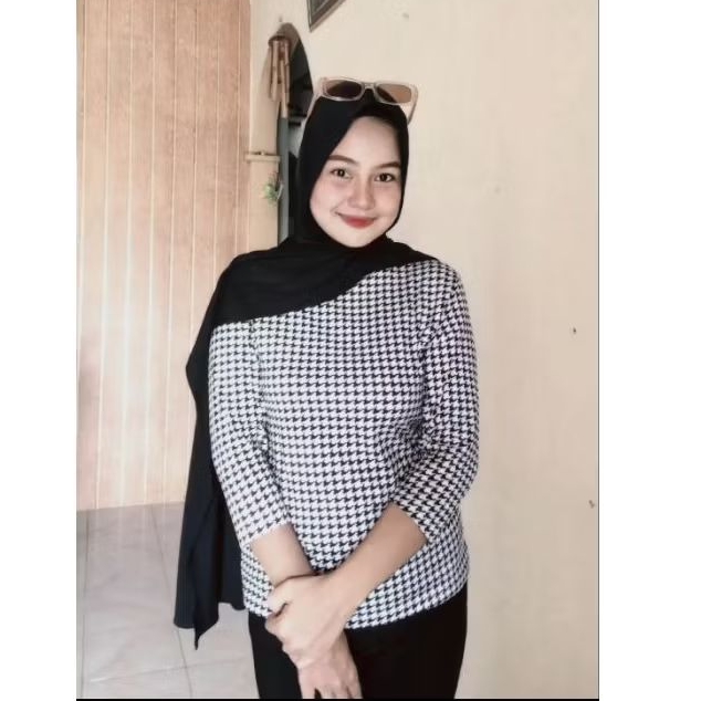 Blouse Kotak" Hitam putih
