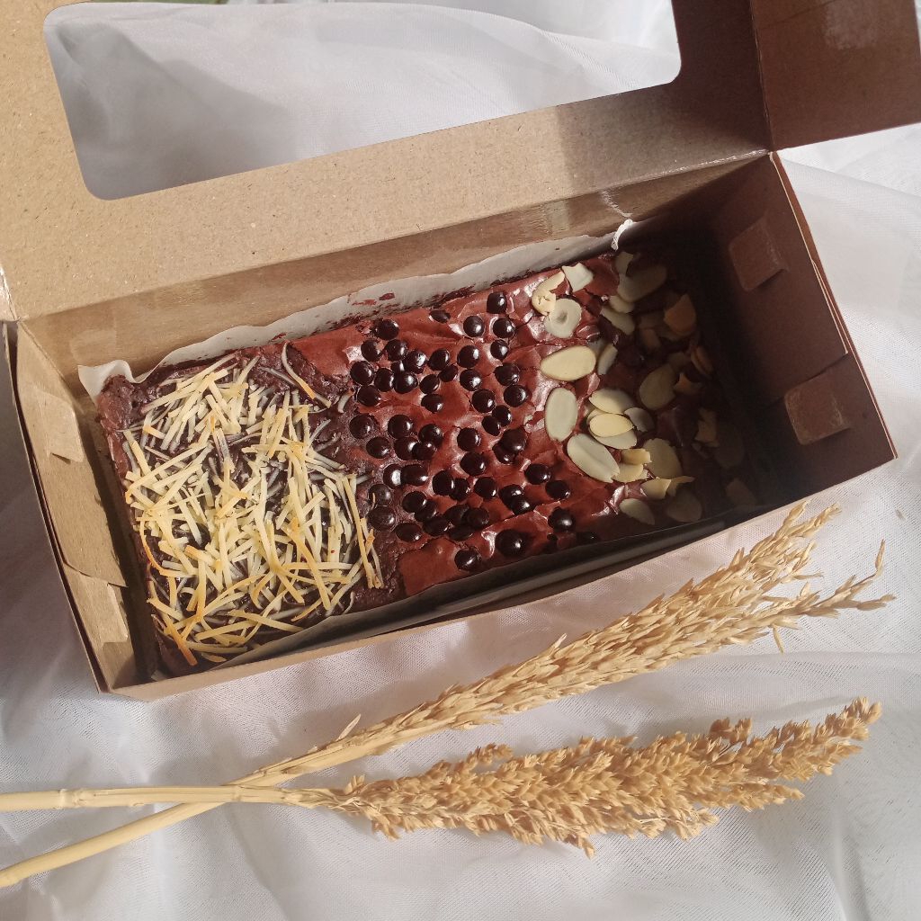 

Fudgetify - Fudgy Brownies Premium Topping 10x20cm