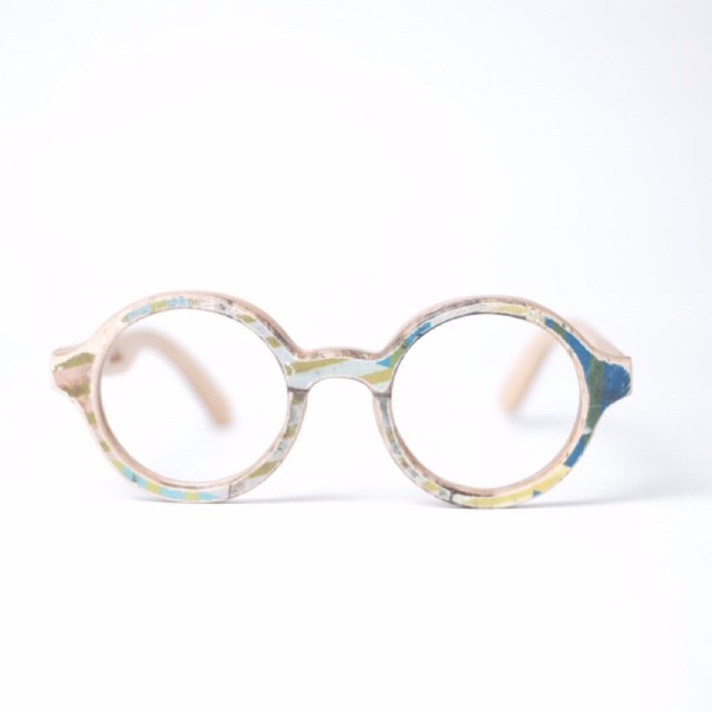 Kacamata kayu bekas skateboard